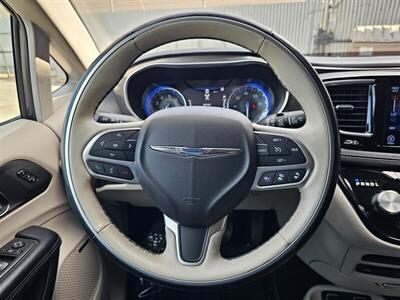 2017 Chrysler Pacifica Limited   - Photo 32 - Ontario, CA 91761