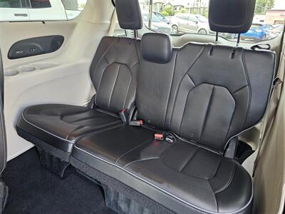 2017 Chrysler Pacifica Limited   - Photo 26 - Ontario, CA 91761