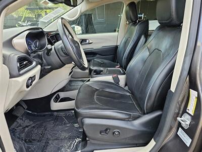 2017 Chrysler Pacifica Limited   - Photo 20 - Ontario, CA 91761