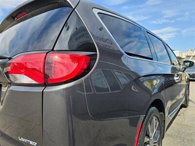 2017 Chrysler Pacifica Limited   - Photo 13 - Ontario, CA 91761