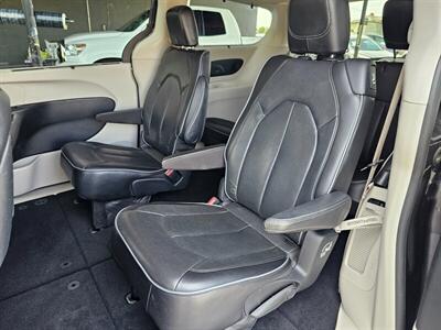 2017 Chrysler Pacifica Limited   - Photo 25 - Ontario, CA 91761