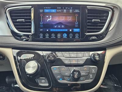 2017 Chrysler Pacifica Limited   - Photo 35 - Ontario, CA 91761