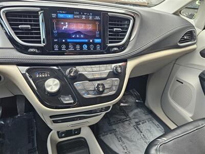 2017 Chrysler Pacifica Limited   - Photo 34 - Ontario, CA 91761
