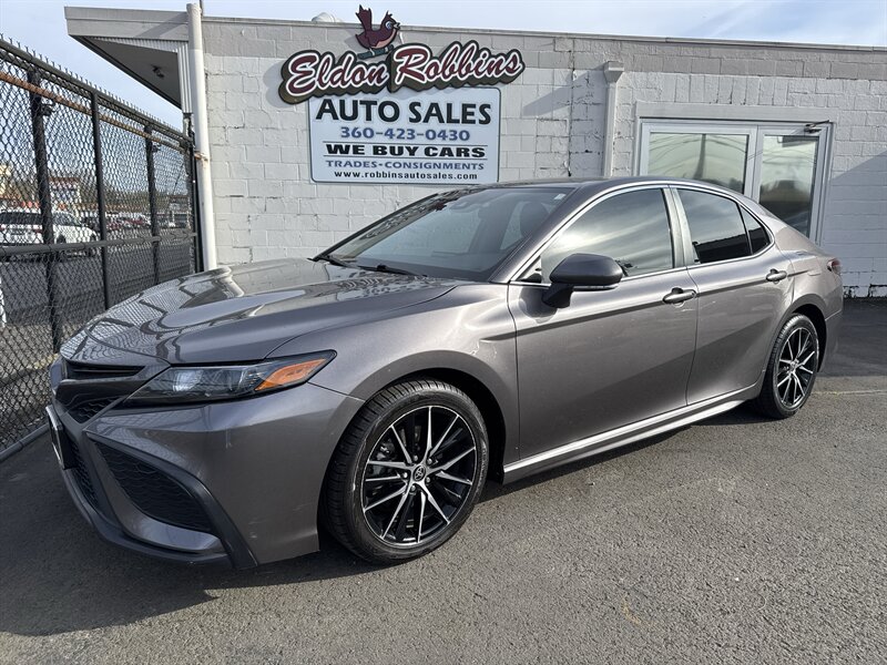 2022 Toyota Camry SE  