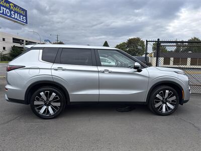 2025 Mitsubishi Outlander SE - Photo 2 - Longview, WA 98632