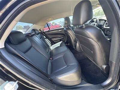2016 Chrysler 300 Limited   - Photo 6 - Longview, WA 98632