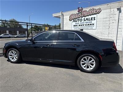 2016 Chrysler 300 Limited   - Photo 2 - Longview, WA 98632