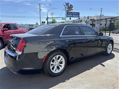 2016 Chrysler 300 Limited   - Photo 3 - Longview, WA 98632