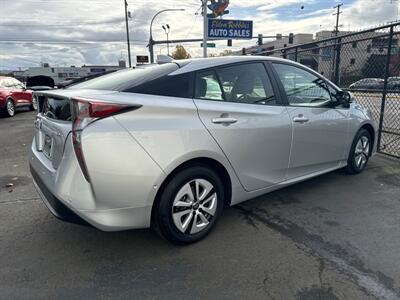 2018 Toyota Prius Four Touring   - Photo 3 - Longview, WA 98632