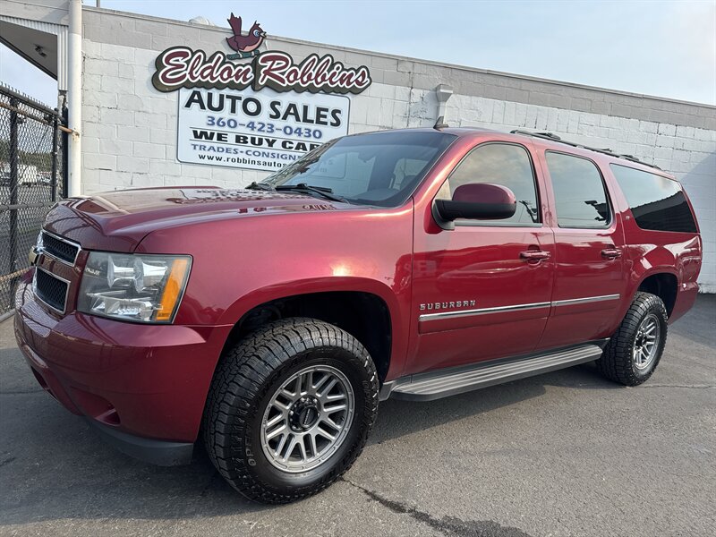 2011 Chevrolet Suburban LT   - Photo 1 - Longview, WA 98632