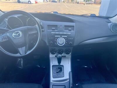 2011 Mazda MAZDA3 i Sport   - Photo 13 - Sacramento, CA 95823