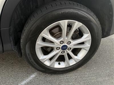2017 Ford Escape SE - Photo 11 - Sacramento, CA 95823
