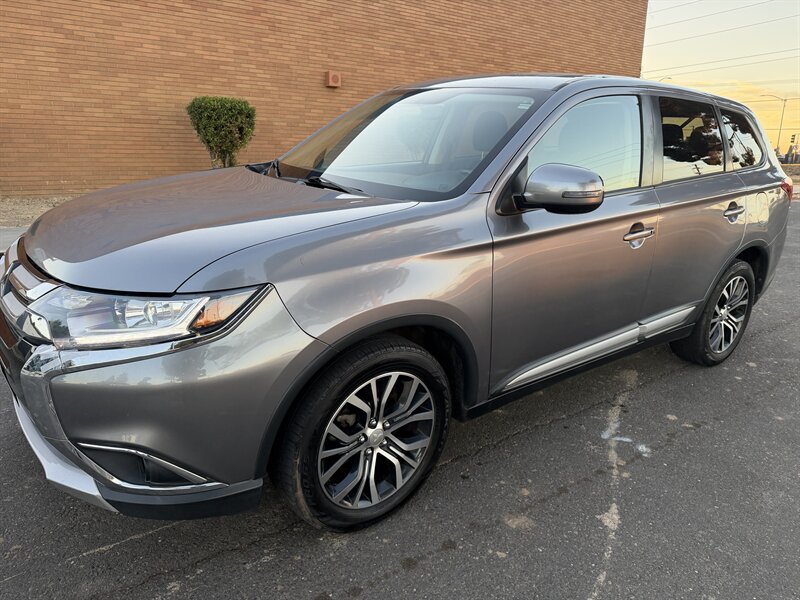 2018 Mitsubishi Outlander SE   - Photo 1 - Sacramento, CA 95823