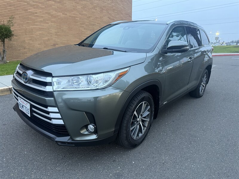 2019 Toyota Highlander XLE   - Photo 1 - Sacramento, CA 95823