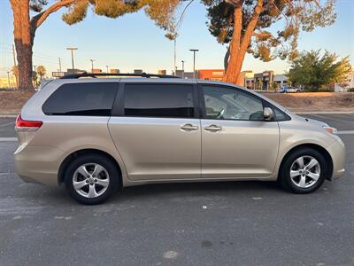 2014 Toyota Sienna LE 8-Passenger - Photo 8 - Sacramento, CA 95823
