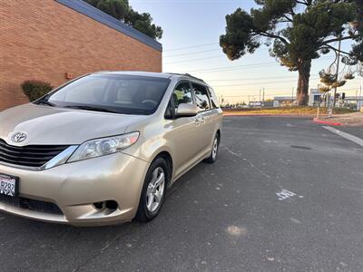 2014 Toyota Sienna LE 8-Passenger - Photo 1 - Sacramento, CA 95823
