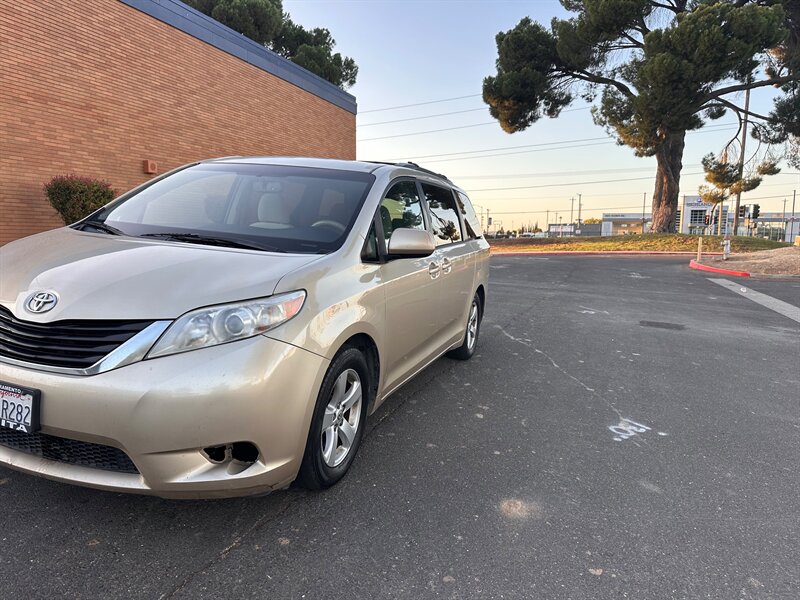 2014 Toyota Sienna LE 8-Passenger   - Photo 1 - Sacramento, CA 95823