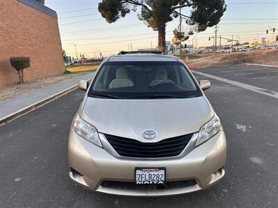 2014 Toyota Sienna LE 8-Passenger - Photo 2 - Sacramento, CA 95823