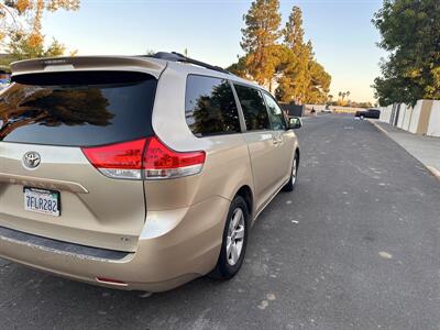 2014 Toyota Sienna LE 8-Passenger - Photo 6 - Sacramento, CA 95823
