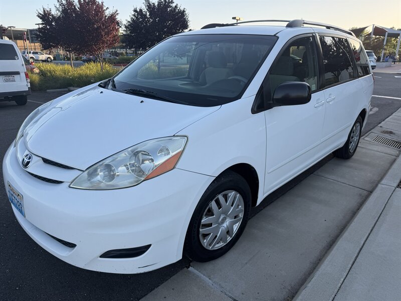 2008 Toyota Sienna's photo