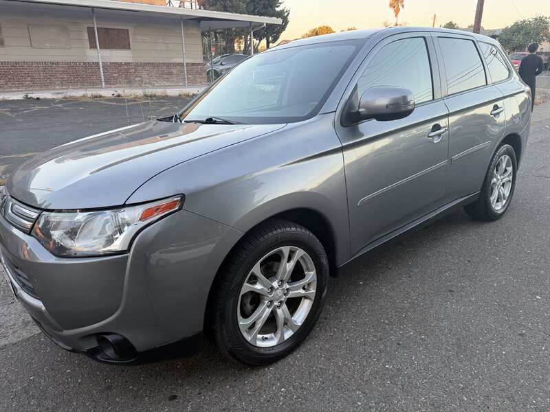 2014 Mitsubishi Outlander SE   - Photo 1 - Sacramento, CA 95823