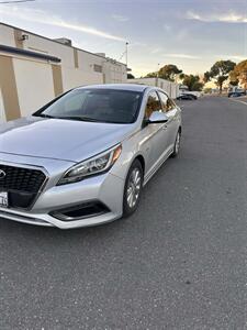2017 Hyundai SONATA Hybrid SE   - Photo 1 - Sacramento, CA 95823