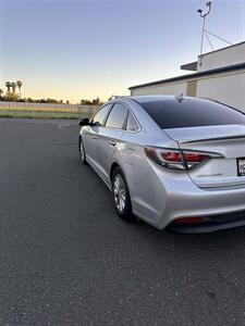 2017 Hyundai SONATA Hybrid SE   - Photo 7 - Sacramento, CA 95823