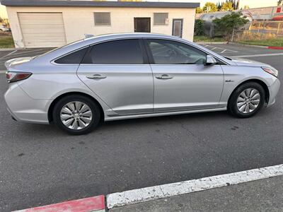 2017 Hyundai SONATA Hybrid SE   - Photo 9 - Sacramento, CA 95823