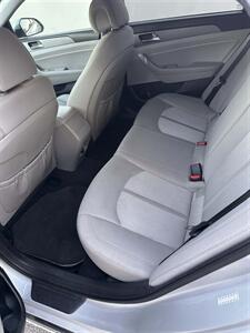 2017 Hyundai SONATA Hybrid SE   - Photo 10 - Sacramento, CA 95823