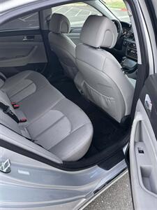 2017 Hyundai SONATA Hybrid SE   - Photo 12 - Sacramento, CA 95823