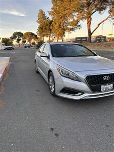 2017 Hyundai SONATA Hybrid SE   - Photo 4 - Sacramento, CA 95823