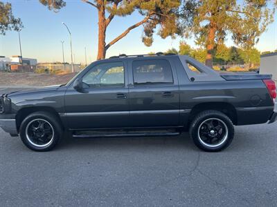 2005 Chevrolet Avalanche 1500 LS   - Photo 8 - Sacramento, CA 95823