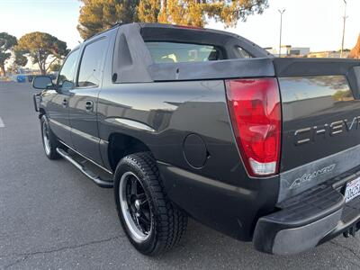2005 Chevrolet Avalanche 1500 LS   - Photo 5 - Sacramento, CA 95823