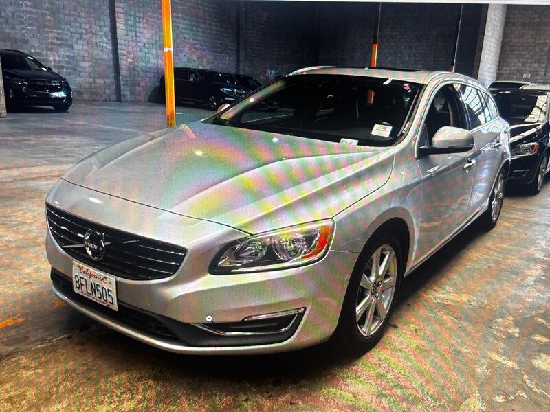 2017 Volvo V60 T5 Premier   - Photo 1 - Los Angeles, CA 90022