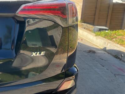 2018 Toyota RAV4 XLE - Photo 10 - Los Angeles, CA 90022