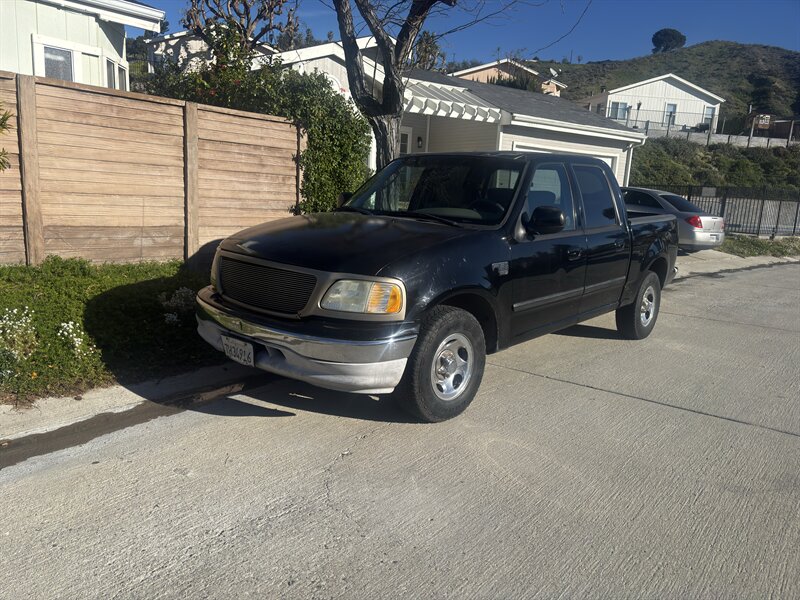 2003 Ford F-150 XLT 4dr SuperCrew XLT   - Photo 1 - Los Angeles, CA 90022