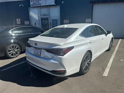 2025 Lexus ES 300h   - Photo 7 - Albuquerque, NM 87107