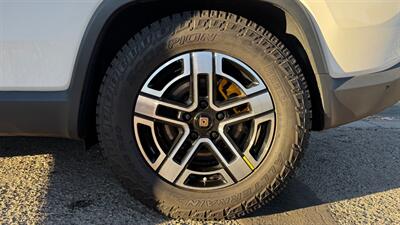 2023 Rivian R1S Adventure Quad Motor - Photo 31 - Albuquerque, NM 87107