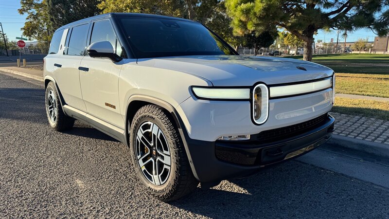 2023 Rivian R1S Adventure Quad Motor   - Photo 1 - Albuquerque, NM 87107