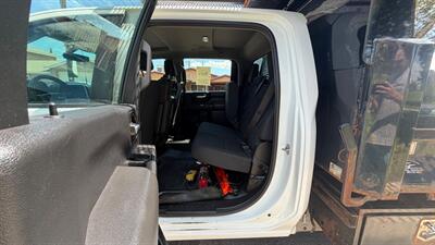 2020 Chevrolet Silverado 3500 Crew Cab Flatbed 4x4 Diesel - Photo 18 - Albuquerque, NM 87107