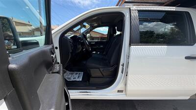 2020 Chevrolet Silverado 3500 Crew Cab Flatbed 4x4 Diesel - Photo 17 - Albuquerque, NM 87107