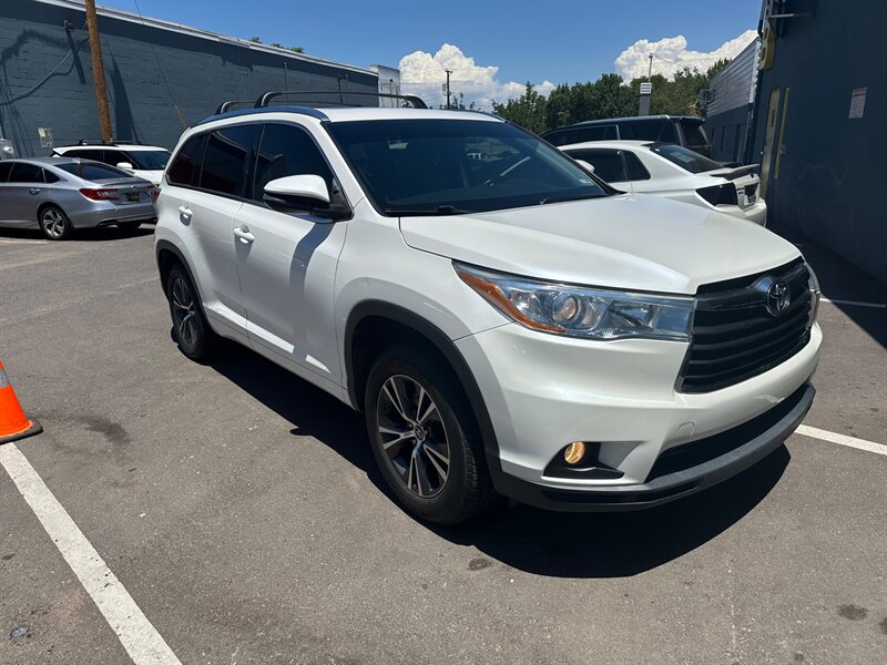 2016 Toyota Highlander XLE - Photo 1 - Albuquerque, NM 87107