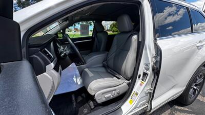 2016 Toyota Highlander XLE   - Photo 21 - Albuquerque, NM 87107
