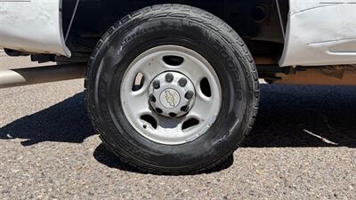 2006 Chevrolet Silverado 2500HD Work Truck - Photo 18 - Albuquerque, NM 87107