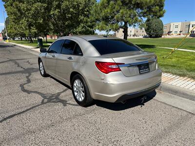 2013 Chrysler 200 Limited 3.6L FWD   - Photo 8 - Albuquerque, NM 87107