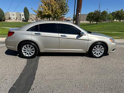 2013 Chrysler 200 Limited 3.6L FWD   - Photo 5 - Albuquerque, NM 87107