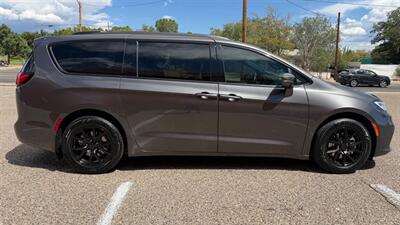 2021 Chrysler Pacifica Limited - Photo 5 - Albuquerque, NM 87107