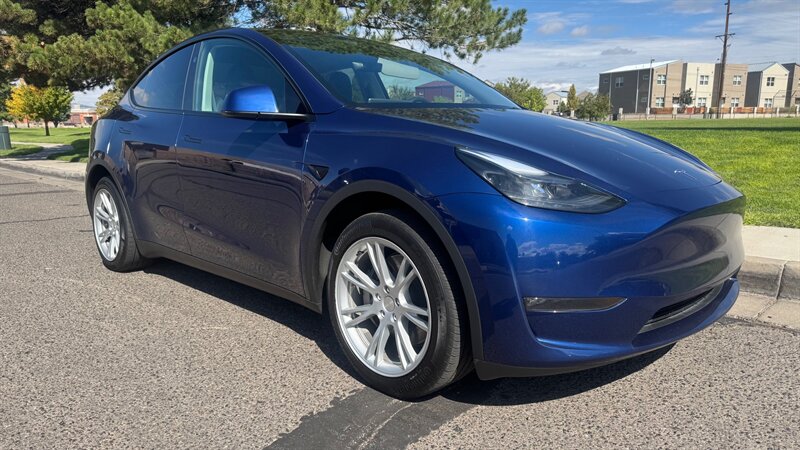 2023 Tesla Model Y Long Range - Photo 1 - Albuquerque, NM 87107