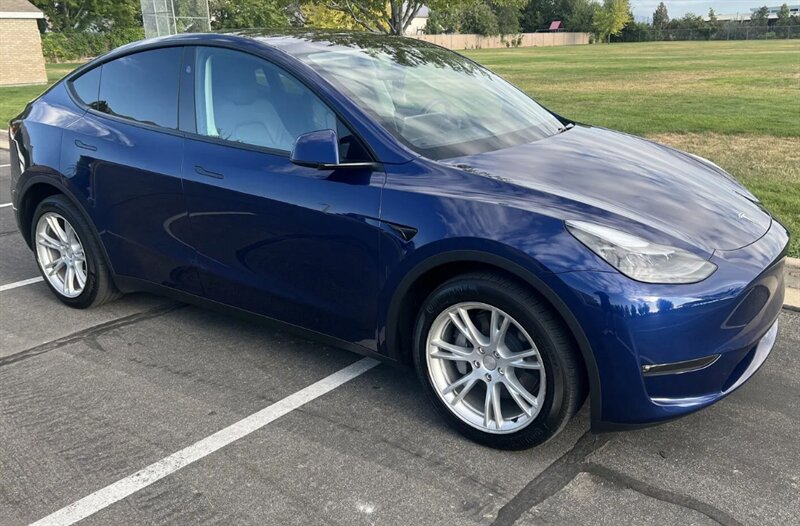2023 Tesla Model Y Long Range - Photo 1 - Albuquerque, NM 87107