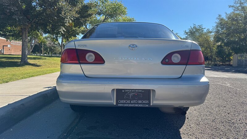 2001 Toyota Corolla LE photo 3